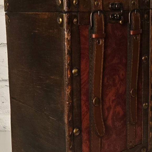 Rustic Wooden Trunk Wall Box Storage Chest Faux Leather Straps - Picture 8 of 15